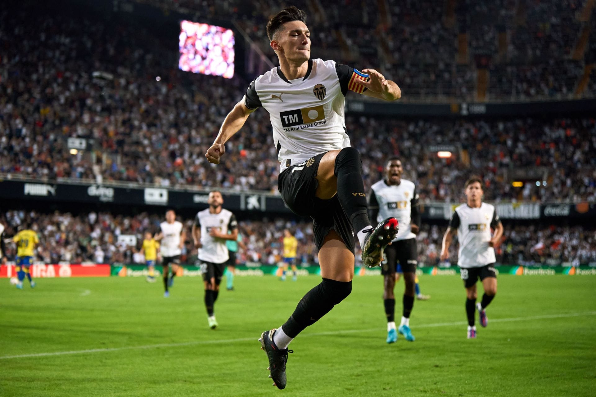 Pepelu Định Hình Tuyến Giữa Valencia – Sự Điềm Tĩnh Và Chắc Chắn