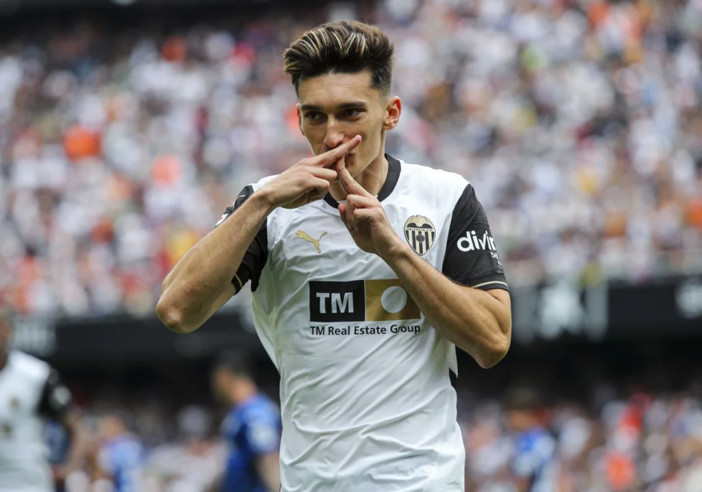 Pepelu Định Hình Tuyến Giữa Valencia – Sự Điềm Tĩnh Và Chắc Chắn