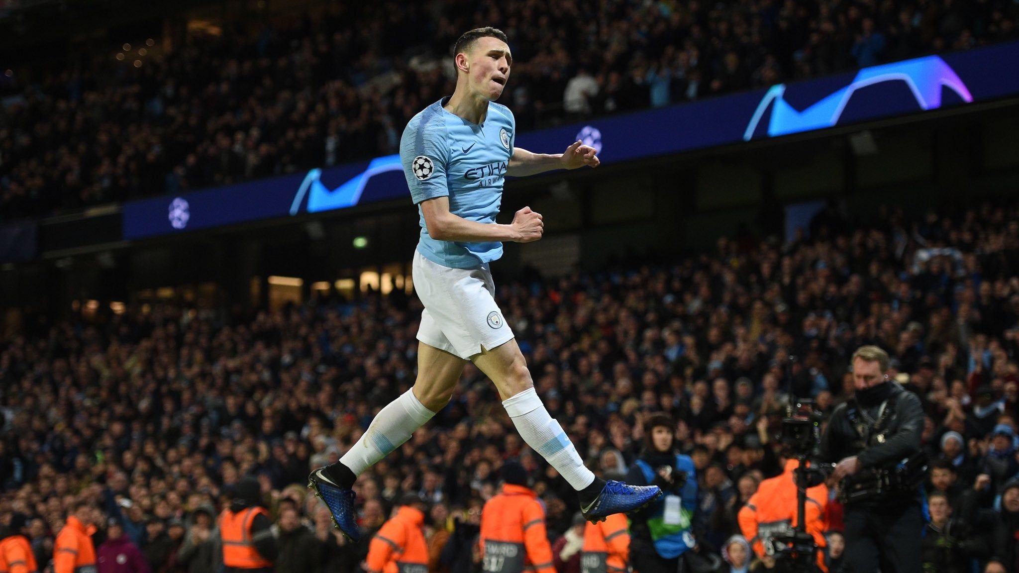 Phát sóng phong cách – Sự trở thành biểu tượng thời trang của Phil Foden