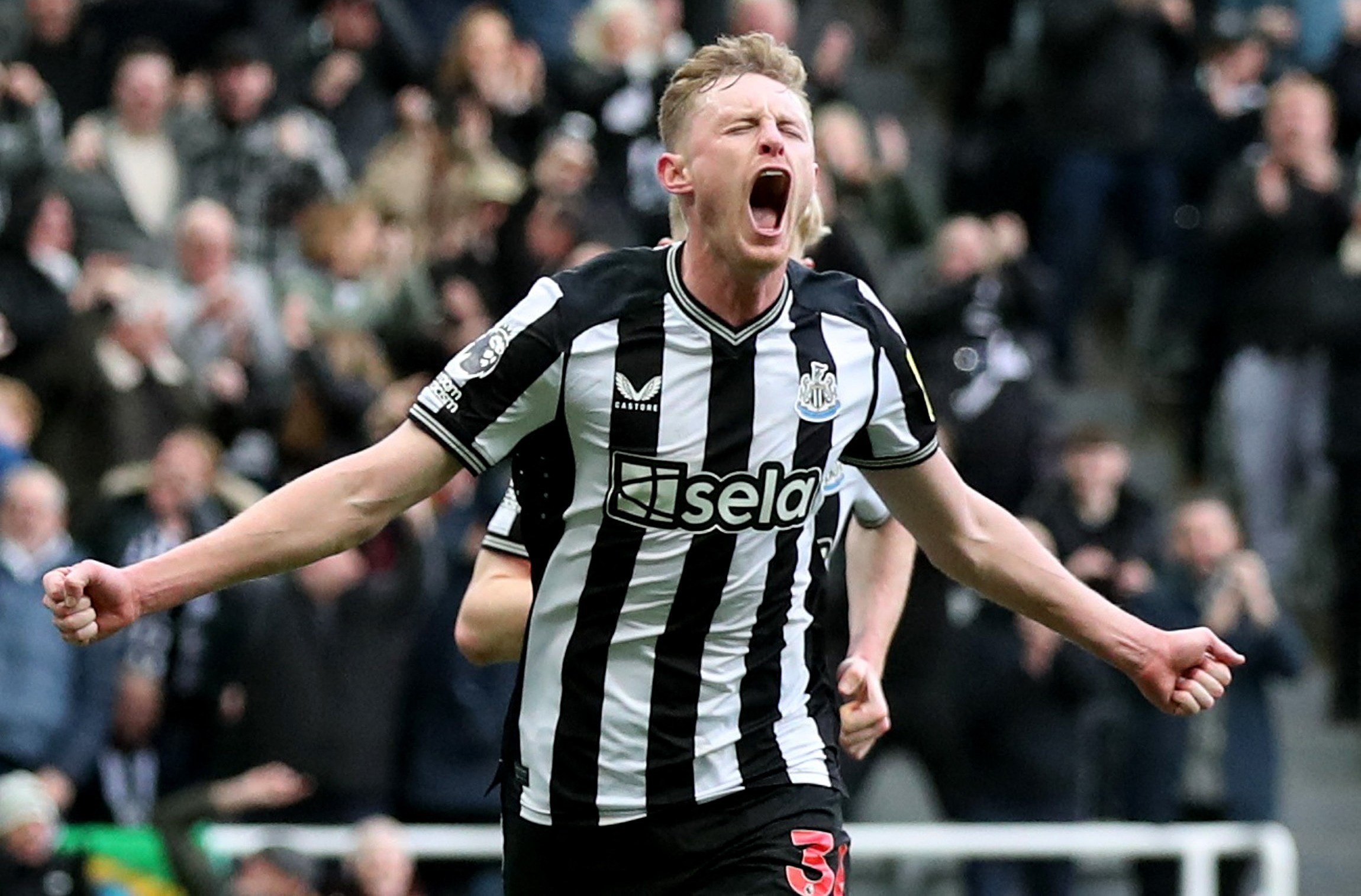 Sean Longstaff đóng vai trò then chốt trong hệ thống pressing tầm cao của Newcastle United – Câu chuyện về nhân tố quyết định thành công phòng ngự cao cấp