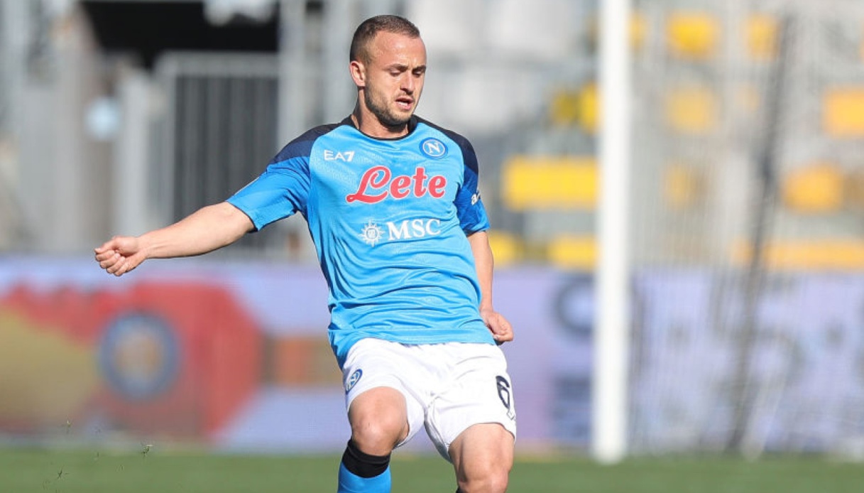 Stanislav Lobotka giữ vai trò nhạc trưởng nơi tuyến giữa Napoli – Sức mạnh kiểm soát và ảnh hưởng chiến thuật